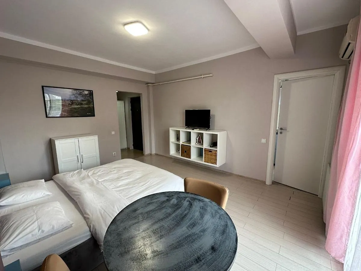 Central Studio Vitan Mall Bucureşti 0*,  România